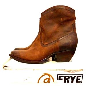 BNIB FRYE “SACHA short-oilnu” sz 9